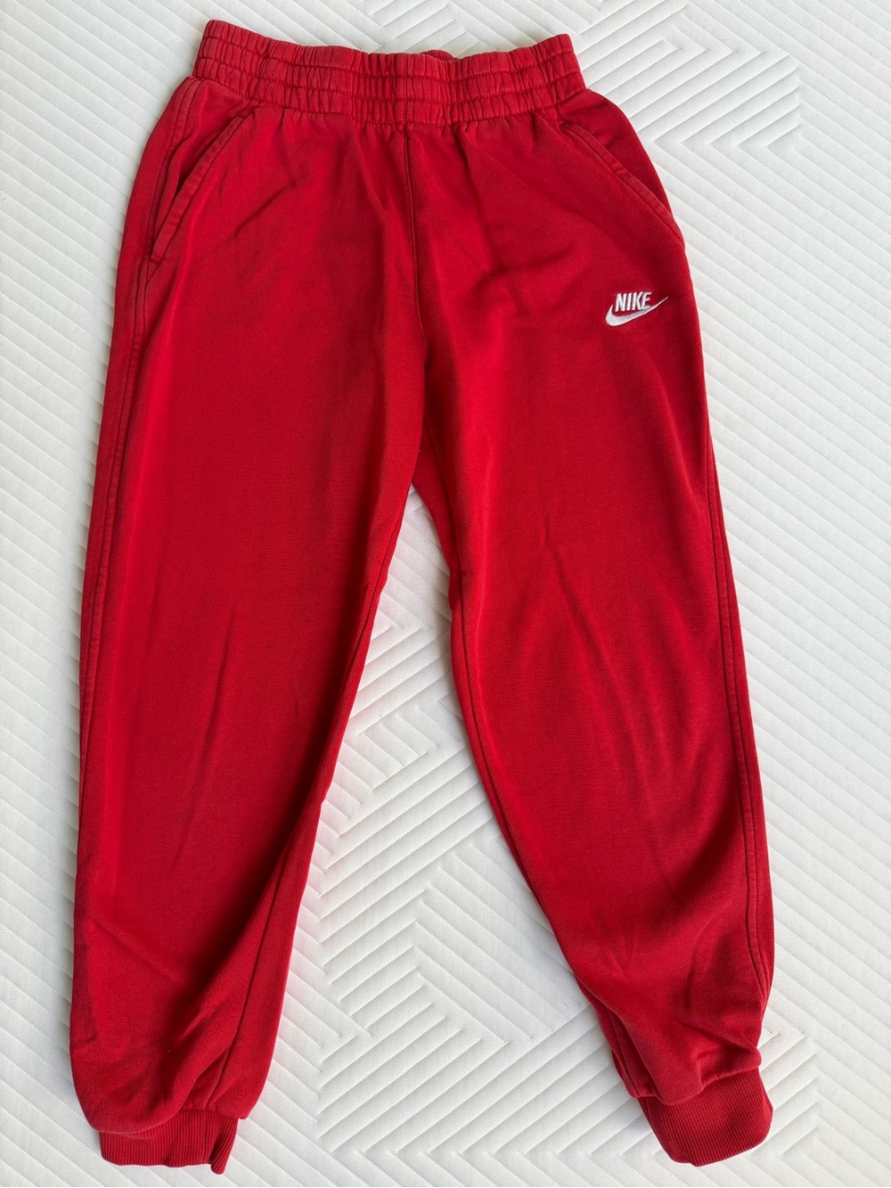 Nike Red Club Fleece Jogger Sweatpants Size Youth Large